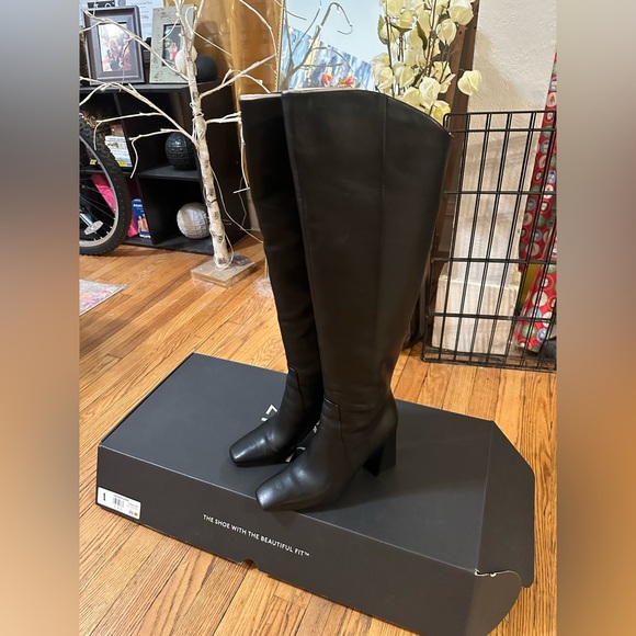 NATURALIZER LYRIC BLACK LEATHER BOOTS - Picture 3 of 9